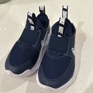Kids Nike Flex Runner 3 size 9c